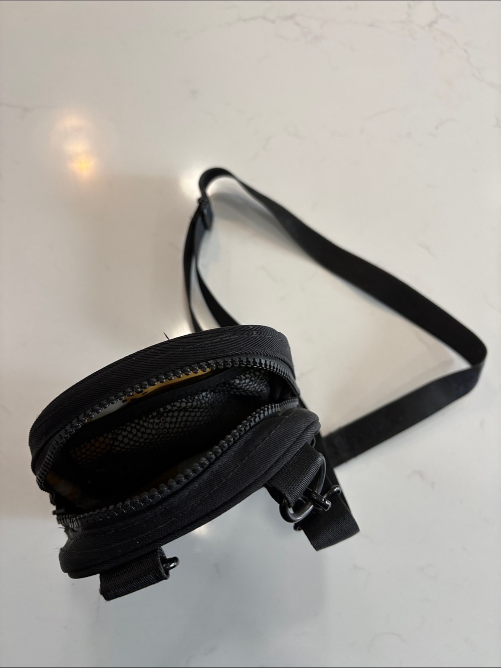 Thread Wallets Black Crossbody Bag - Picture 4 of 4